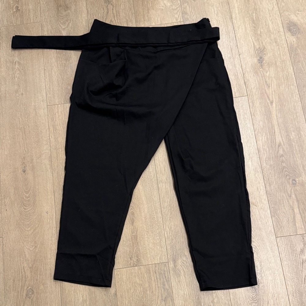 Black Ankle-Length Women's Pants
